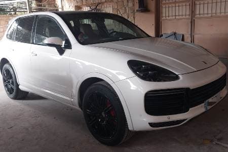 White wedding Porsche Cayenne front side